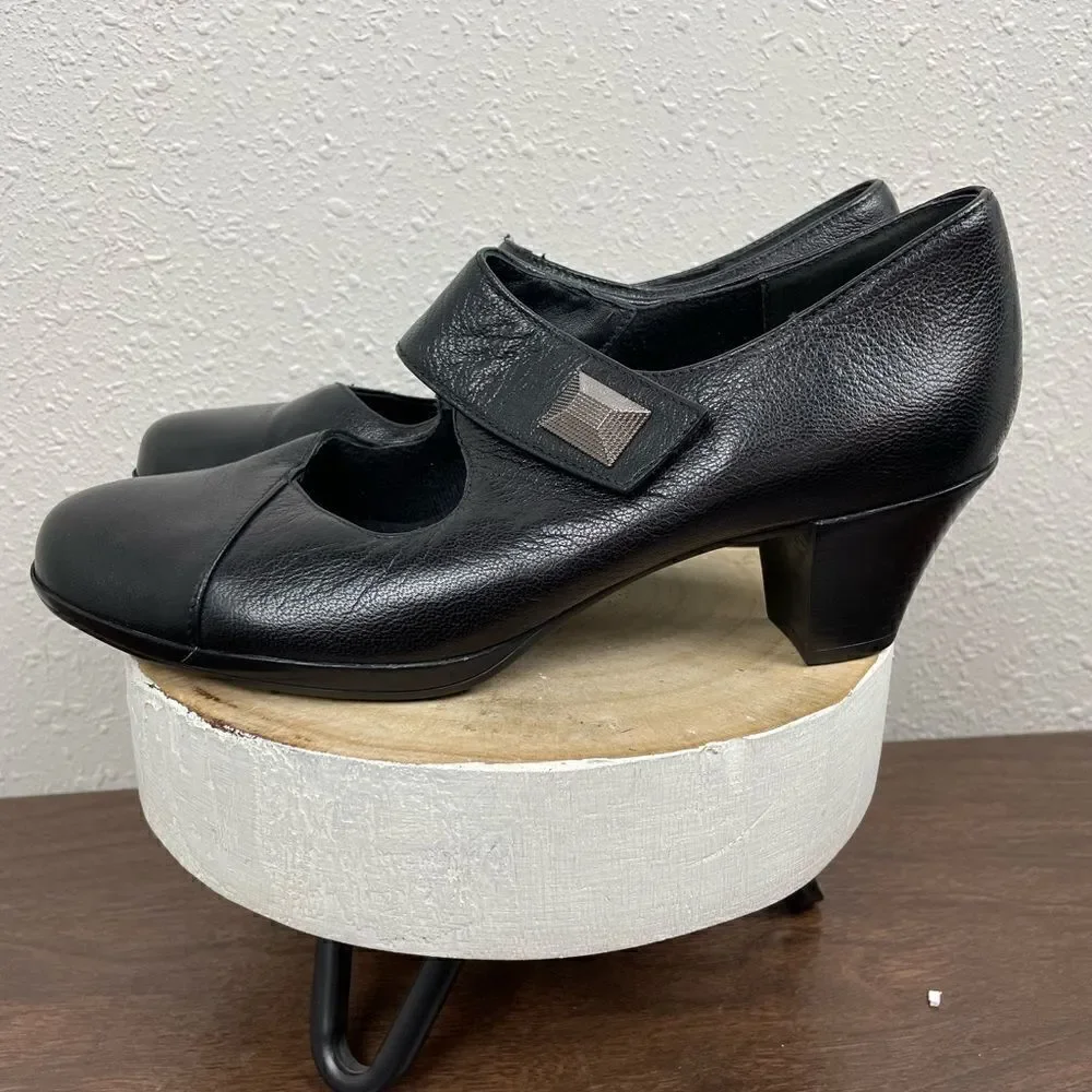 Munro American Blck Rubber Sole Heels Size 7.5 M EUC